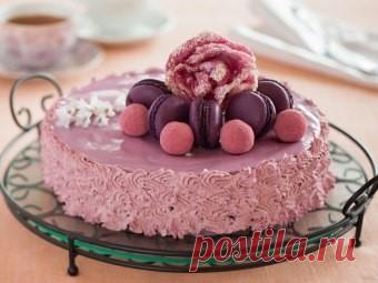 БИСКВИТНЫЙ ТОРТ С ЙОГУРТОВО-ЧЕРНИЧНЫМ КРЕМОМ
⠀⠀⠀⠀⠀⠀⠀⠀⠀
Готовится этот торт крайне просто, разве что придется повозиться с необычным украшением из безе. И это не обязательно должны быть снеговики – зайчики или белочки будут смотреться не менее оригинально. Нет желания заморачиваться с безе, приготовьте новогодний декор из марципана – слепите фигурку Овечки,
⠀⠀⠀⠀⠀⠀⠀⠀⠀
Основные ингредиенты (на 8 порций) :
Сахар 350 граммов
Мука 160 граммов
Яйцо 8 штук
Черничный йогурт 