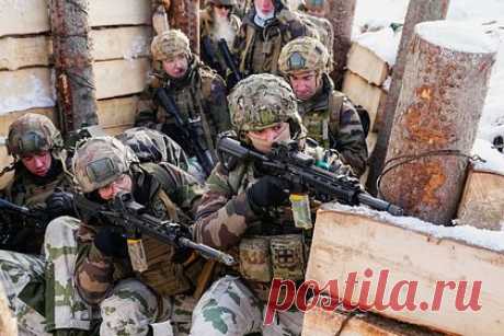 Запад всерьез обсуждает отправку на Украину своих войск. Приведет ли это к прямому столкновению России и НАТО?. На конференции по поддержке Украины в Париже западные страны обсудили возможность отправки своих военных на Украину. По словам президента Франции Эммануэля Макрона, официально консенсус по отправке сухопутных войск не достигнут, но такую возможность нельзя исключать, хотя еще в начале месяца Жозеп Боррель отрицал это.