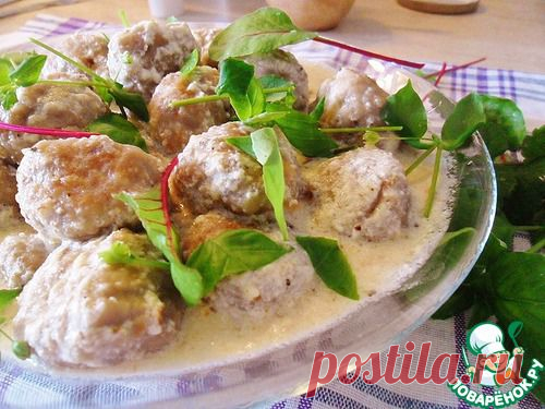 Биточки в сметане.