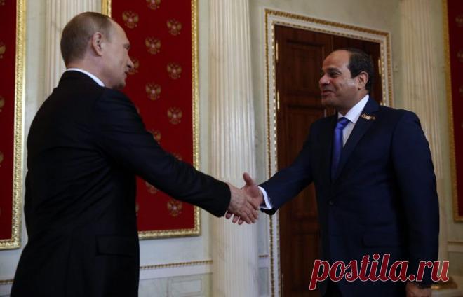 МОСКВА, 9 мая. /ТАСС/. Президент Египта Абдель Фаттах ас-Сиси в беседе с президентом России Владимиром Путиным подчеркнул, что роль СССР в победе над нацизмом никто не может отрицать. / Президент РФ Владимир Путин и президент Египта Абдель Фаттах ас-Сиси © ТАСС/EPA/SERGEI CHIRIKOV / POOL  | ТАСС: Общество - Президент Египта подчеркнул, что роль СССР в Победе над нацизмом никто не может отрицать