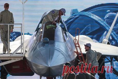 В России высказались о палубной версии Су-57. Российский истребитель пятого поколения Су-57 рассматривают в качестве палубного самолета для перспективных авианосцев, сообщил заместитель начальника Главного штаба Военно-морского флота России вице-адмирал Владимир Пепеляев. Палубная версия может появиться при наличии финансирования.