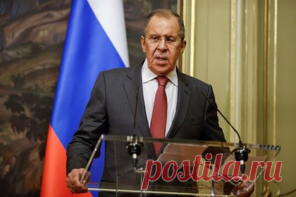 Лавров ответил Байдену цитатой из Грибоедова. Министр иностранных дел России Сергей Лавров ответил на заявление президента США Джо Байдена о возможности возвращения Украиной своих территорий цитатой из пьесы Александра Грибоедова «Горе от ума». «Блажен, кто верует, у нас так в народе говорят», — заявил российский министр.
