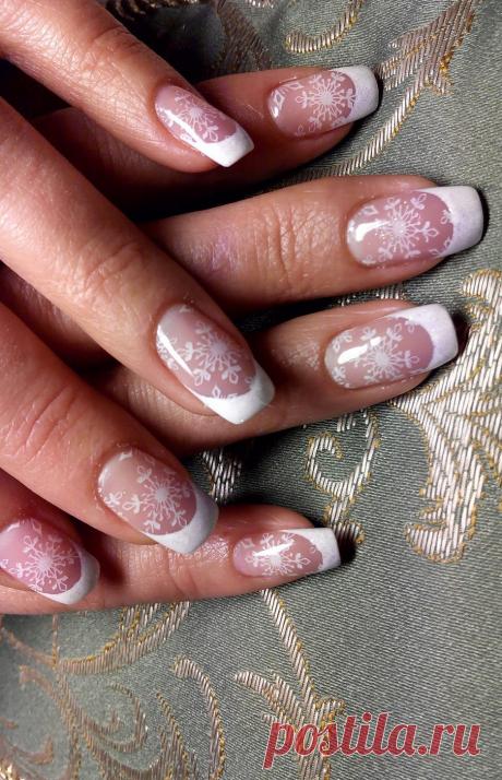 Французский маникюр скрывает натуру принципиальную и самоуверенную. Женщина, предпочитающая классический французский маникюр, достаточно хитра и непредсказуема. За ее милой и невинной улыбкой может скрываться жесткий характер и холодный расчет.