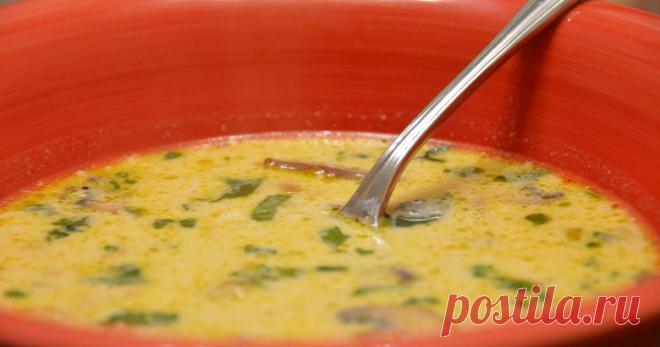 Гобова юха  - зимний вариант Автор рецепта RomaN_ Классный рецепт - Гобова юха  - зимний вариант! Несколько лет назад мы с женой путешествовали по Словении в самый грибной период. И во всех местах, которые посещали, мы пробовали знаменитый словенский грибной суп - Гобова юха (gobova juha). Суп был везде разный, но неизменно вкусный, а обязательные составляющие его - свежие белые грибы и сливки. Свежих грибов зимой, конечно, не найти, но горячего сытного супа очень хочется....