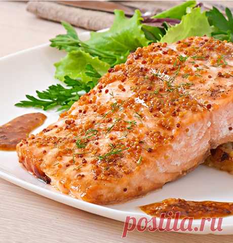 Кижуч, запеченный с медом и горчицей