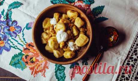 Галушки с луком и шкварками