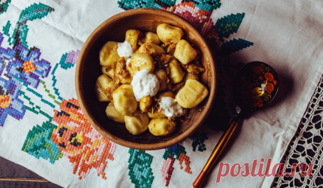 Галушки с луком и шкварками