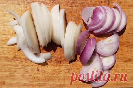 Нафаршировала овощами скумбрию и запекла в духовке. Сочная рыба понравилась всем