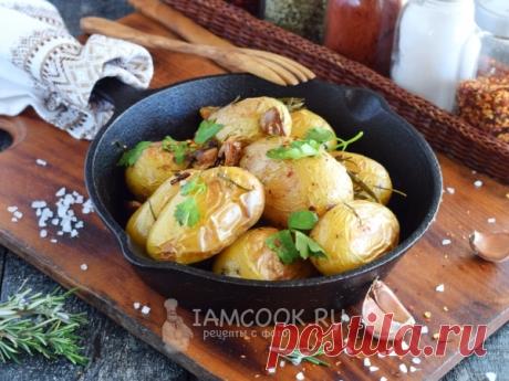 Молодой картофель, запеченный в кожуре в духовке