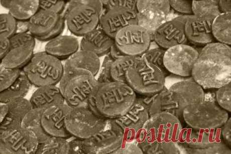 Индиские археологи подняли клад драгоценнстей возастом в 2,3 тыс. лет.