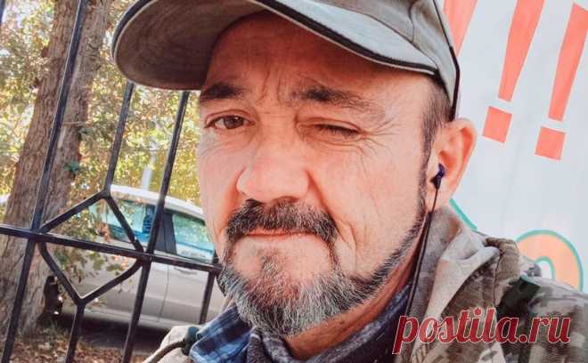Умер один из основателей «Смысловых галлюцинаций» Александр Колбасов. Один из основателей и гитарист первого состава группы «Смысловые галлюцинации» Александр Колбасов умер утром 26 декабря.