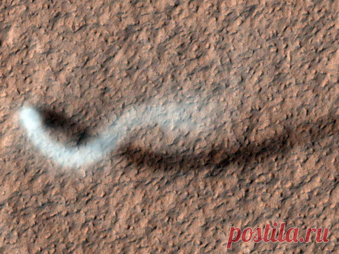 Потрясающие снимки Марса, снятые за 15 лет орбитальным аппаратом Mars Reconnaissance Orbiter