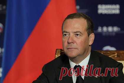 Медведев заявил Западу о выбравшей свой путь России. Россия выбрала свой путь, обратной дороги теперь нет. Об этом в своем Telegram-канале написал зампред Совета безопасности РФ Дмитрий Медведев. «А вот западному истеблишменту, вообще всем гражданам натовских стран нужно понять, что Россия выбрала свой путь. Обратной дороги нет», — заявил он.