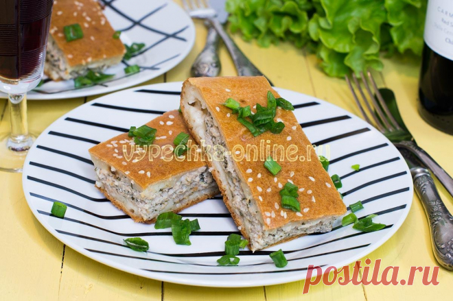 Заливной пирог с мясом на кефире в духовке (начинка из фарша) — быстро и вкусно Этот заливной пирог на кефире с фаршем в духовке послужит полноценным обедом или ужином! Его можно приготовить и на праздник — он очень нежный и вкусный за счёт теста, а ещё — сытный благодаря мясной начинке. Выбор продуктов С тестом, думаю, всё ясно. А вот с начинкой можно поэкспериментировать. 1. Мясо Можно взять или говядину, [...]