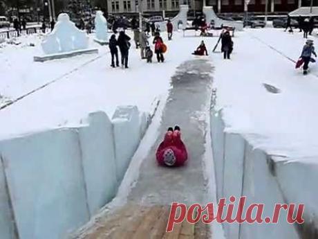 Ёлка и ледовый городок у курантов.Магнитогорск.