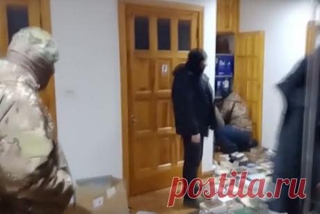 Под Херсоном МВД ликвидировала головной офис местной ячейки «Свидетелей Иеговы». В Херсонской области полиция выявила и пресекла деятельность ячейки запрещенной в России экстремистской организации «Свидетели Иеговы». Был ликвидирован головной офиса местной ячейки. В нем проходили собрания адептов и различные обряды. Правоохранители изъяли из офиса брошюры, рекламные конструкции и другие предметы.