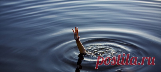 Внезапное сильное сердцебиение, потливость, удушье, чувство ужаса — все это симптомы панической атаки. Она может случиться неожиданно и застать вас врасплох. И совершенно непонятно, что с ней делать и к кому обратиться, чтобы приступы страха прекратились. #познаниесебя #психическоездоровье #снятиестресса #паническаяатака