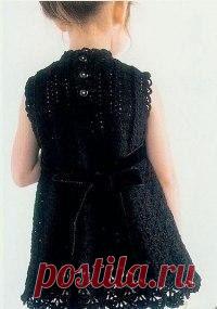 Платье крючком, вяжем детям Хотите связать какой-то необыкновенный наряд для своей маленькой и любимой дочки? Тогда предлагаем связать крючком такое вязаное платье, которое подойдет для любого праздника и ваша девочка станет неповторимой.Модное платье вяжется крючком №1,75. Нитки использовать лучше хлопок, т.к. он...