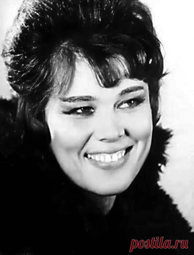 Люсьена Овчинникова, 10 сентября, 1931
 • 8 января 1999