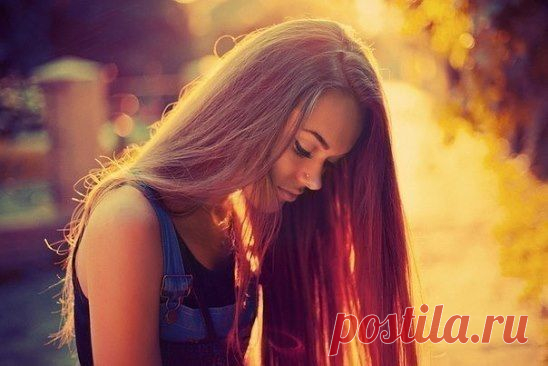 Один пишет: "Красавица моя".
Второй пишет: "Люблю тебя".
А я люблю третьего, который даже не пишет.