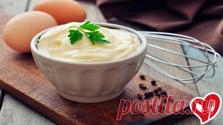 Соус, который заменит любой майонез  

Ингредиенты:

- 3 ст ложки оливкового масла
- 1 ст ложка лимонного сока или яблочного уксуса
- 1 ч ложка горчицы
- 7 ст ложек сметаны
- соль и перец - по вкусу.

Смешиваем до однородной массы масло, лимонный сок, горчицу, соль, перец.
Добавляем сметану и перемешиваем.
Подходит ко всем салатам, где требуется майонез. Можно мазать на бутерброды