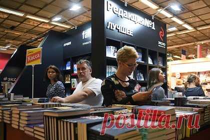 В «Эксмо-АСТ» рассказали о запрете книг в контексте пропаганды ЛГБТ. В издательской группе «Эксмо-АСТ» агентству РИА Новости рассказали, что книги классиков не будут запрещены в контексте пропаганды ЛГБТ (международное общественное движение ЛГБТ признано экстремистской организацией и запрещено в России): разговоры о массовых снятиях партий книг из продажи можно считать недоразумением.