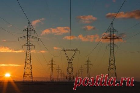 Энергосистемы стран Балтии заявили о готовности отключения со стороны России. Глава эстонского сетевого оператора Elering Таави Вескимяги (Taavi Veskimagi) заявил, что, в случае отключения российской энергосистемы, Эстония, Латвия и Литва смогут синхронизировать свою электрическую сеть с энергосистемой континентальной Европы максимум за 6-12 часов.