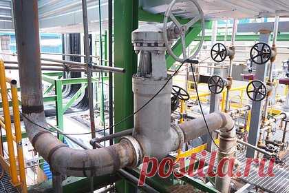 Норвегия скептически отнеслась к введению потолка цен на газ. Норвегия скептически относится к введению потолка цен на газ. Об этом заявил премьер-министр страны Йонас Гар Стере. По его словам, ограничения никак не решат проблему слишком мало газа. Политик обратил внимание, что сейчас Осло поставляет европейским странам на восемь процентов больше газа, чем до февраля этого года.