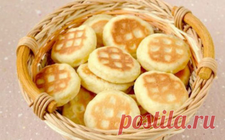 Быстрое печенье на сковороде с нежным вкусом Недавно была в гостях у подруги, и она угостила меня очень вкусным печеньем.
 
Удивительно, но оно было приготовлено без духовки.
Спросите как? Да на обычной сковороде без масла.
Конечно, я не могла...