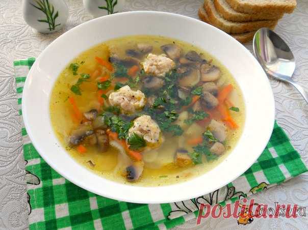 Картофельный суп с грибами и куриными фрикадельками Картофельный суп с грибами и куриными фрикадельками - вкусное первое блюдо для разнообразия вашего обеденного стола. Очень люблю картофельные супы - они получаются не густыми, но наваристыми и очень вкусными. Добавление грибов и куриных фрикаделек придает супу отличный аромат. Попробуйте, вам понравится такой супчик!