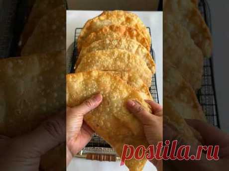 НЕВОЗМОЖНО ОТОРВАТЬСЯ ,ТАК ВКУСНО  ? ОЧЕНЬ ПУЗЫРЧАТЫЕ  И САМЫЕ ХРУСТЯЩИЕ ЧЕБУРЕКИ