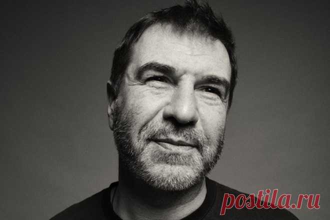 Евгений Гришковец: Я хочу быть счастливым, но быть им я не умею Евгений Гришковец - Я хочу быть счастливым, но быть им я не умею. Фрагмент спектакля Евгения Гришковца 