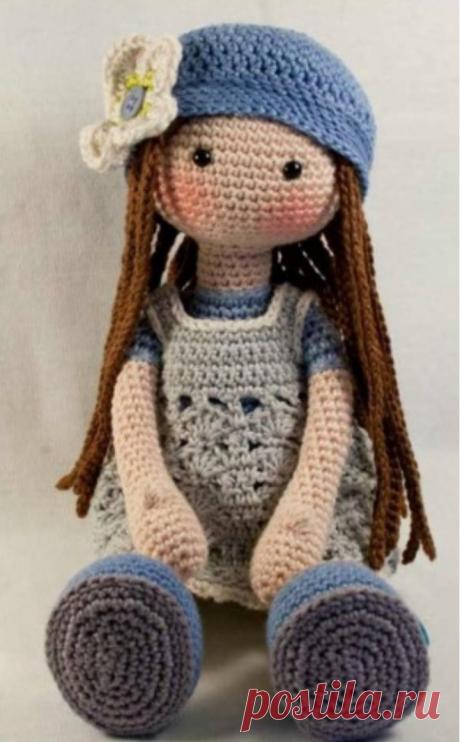 CUTE KNITTED DOLL