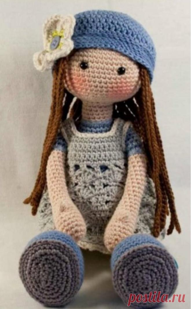 CUTE KNITTED DOLL