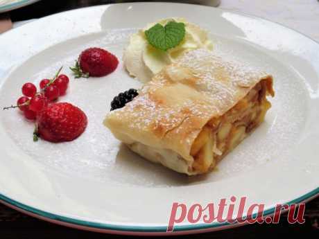 Шикарный десерт на скорую руку: штрудель с яблоками и орехами, вместо сложного теста — готовый лаваш