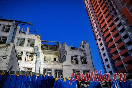 Стало известно о мощном ночном взрыве в Киеве. Ночью в Киеве произошел мощный взрыв. По словам очевидца, взрыв прозвучал в 03:30 по местному времени (совпадает с московским). «Дым виден был на севере города, поднимался в сторону Вышгорода (населенный пункт к северу от Киева)», — отметил он.