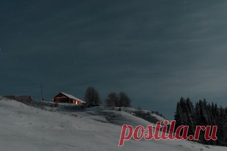 Окраина села Бисерово, Кировская область. Автор фото: Сергей Бисеров. Добрых снов.