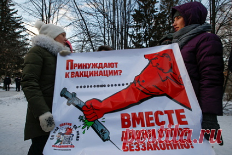 Назван способ переубедить антипрививочников. Иммунолог, доктор медицинских наук, профессор Андрей Продеус назвал простой способ переубедить 90 процентов антипрививочников. По словам Продеуса, большинство противников вакцинации могут изменить позицию, если врачи будут подходить к каждому из них индивидуально, изучать особенности организма.