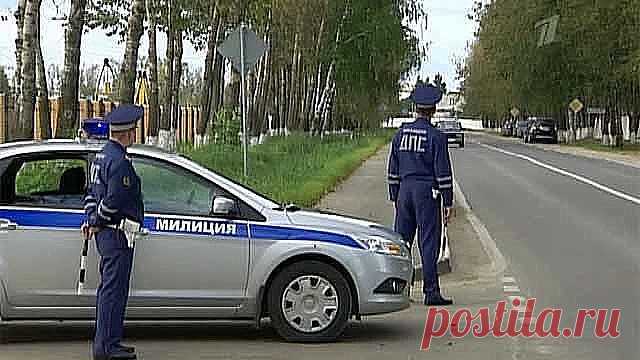 ИНФОРМАЦИЯ ВОДИТЕЛЯМ!!! РАСПЕЧАТАЙТЕ И ВОЗИТЕ С СОБОЙ!!! 

 Большинство водителей передвигаясь по дорогам нашей великой страны не знают некоторых тонкостей наших законов, благодаря этому в некоторых ситуациях сотрудники ГИБДД превышают свои полномочия! 


 1. Если вы не нарушили ПДД, то проверка документов — только на стационарных постах ДПС (Приказ МВД РФ от 2 марта 2009 г. N 185).


 2. Претензии за нарушения ПДД вам может предъявить только ГИБДД, а другие службы милиции...