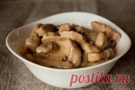 Новости
Куриный бефстроганов

Ингредиенты:

●Грудка куриная (филе) — 500 г
●Лук репчатый — 2 шт
●Мука — 1 ст. л.
●Сметана — 2 ст. л.
●Сок лимонный — 1 ч. л.
●Зелень
●Масло растительное
●Соль
●Перец черный