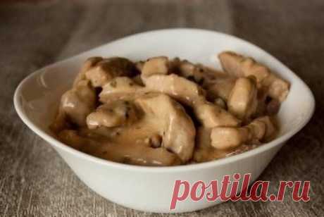 Новости
Куриный бефстроганов

Ингредиенты:

●Грудка куриная (филе) — 500 г
●Лук репчатый — 2 шт
●Мука — 1 ст. л.
●Сметана — 2 ст. л.
●Сок лимонный — 1 ч. л.
●Зелень
●Масло растительное
●Соль
●Перец черный