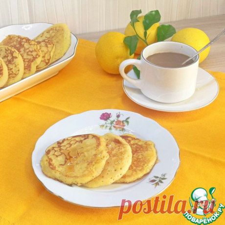 Дрожжевые оладьи на кукурузной муке. Рецептов дрожжевых оладий на сайте много, но все они разные, и каждый может подобрать рецепт по своему вкусу. Особенность моих оладий - добавление меда и цедры лимона. Попробуйте, возможно, и вам понравится этот вариант.