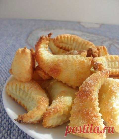 ТВОРОЖНЫЕ УШКИ - ТАКОЙ ВКУСНЯТИНЫ ВЫ ЕЩЕ НЕ ЕЛИ!!

Творожное тесто-удивительное...без яиц и разрыхлителя,на глазах растет в духовке.Смотрится- как слоеное тесто.Выпечка нежная,мягкая,очень вкусная.Одна беда,печь нужно побольше,улетает-мгновенно...

Смотреть рецепт полностью