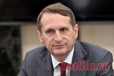 Нарышкин заявил о подготовке США информационной войны на Ближнем Востоке. США готовят «ближневосточный» план информационной войны с Россией, заявил глава Службы внешней разведки (СВР) России Сергей Нарышкин. По его словам, в Сирии нормализуется обстановка параллельно тому, как растет взаимное доверие на Ближнем Востоке. При этом, как отметил директор СВР, авторитет Вашингтона резко падает.