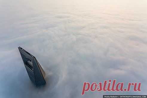 Шанхай с высоты 650 метров.Видна верхушка небоскрёба Шанхайского Всемирного финансового центра