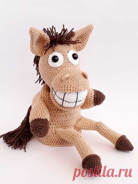 PDF Конь Хоси крючком. FREE crochet pattern; Аmigurumi toy patterns. Амигуруми схемы и описания на русском. Вязаные игрушки и поделки своими руками #amimore - перчаточная игрушка в виде коня, развивающая кукла на руку, лошадь, лошадка для кукольного театра.