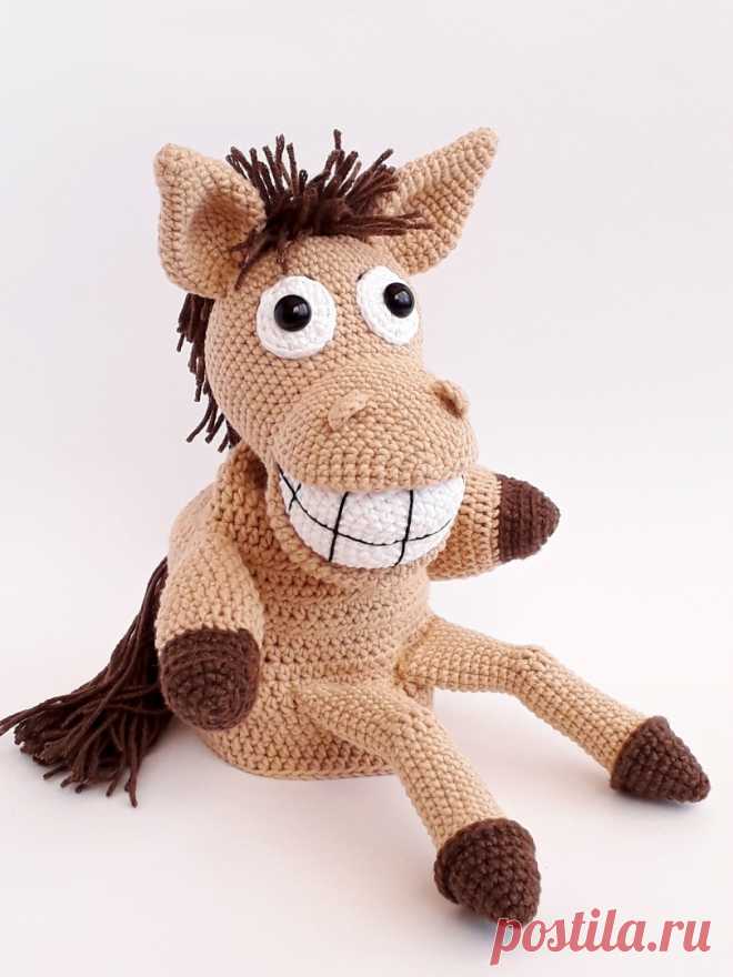 PDF Конь Хоси крючком. FREE crochet pattern; Аmigurumi toy patterns. Амигуруми схемы и описания на русском. Вязаные игрушки и поделки своими руками #amimore - перчаточная игрушка в виде коня, развивающая кукла на руку, лошадь, лошадка для кукольного театра.
