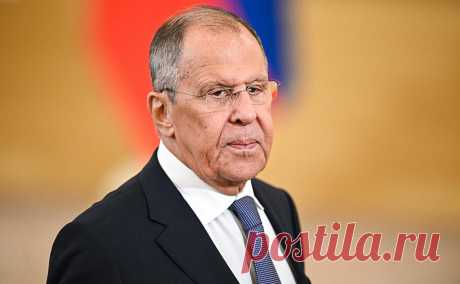 Лавров заявил об отходе Швейцарии от нейтралитета. Москва при выстраивании двусторонних отношений будет учитывать отход Швейцарии от нейтральной позиции, заявил глава МИД Сергей Лавров на встрече со швейцарским коллегой Иньяцио Кассисом.