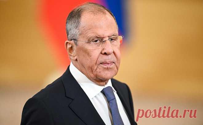 Лавров заявил об отходе Швейцарии от нейтралитета. Москва при выстраивании двусторонних отношений будет учитывать отход Швейцарии от нейтральной позиции, заявил глава МИД Сергей Лавров на встрече со швейцарским коллегой Иньяцио Кассисом.
