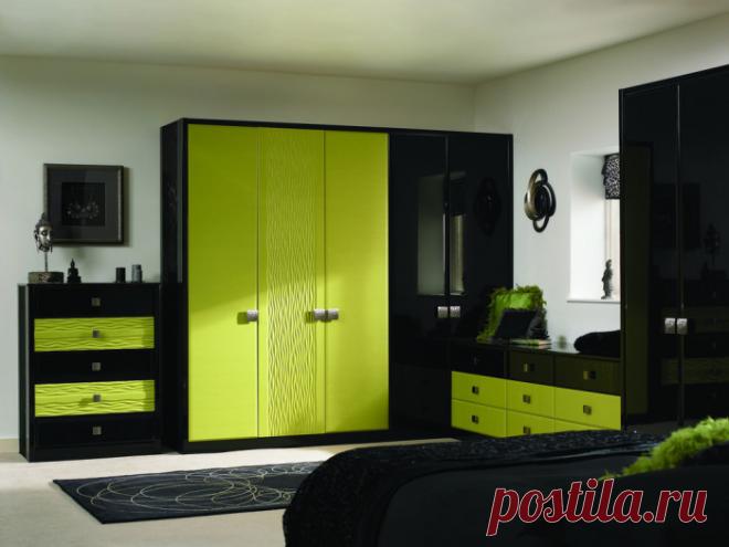 9 актуальных оттенков для темной комнаты, которые визуально добавят света и расширят пространство